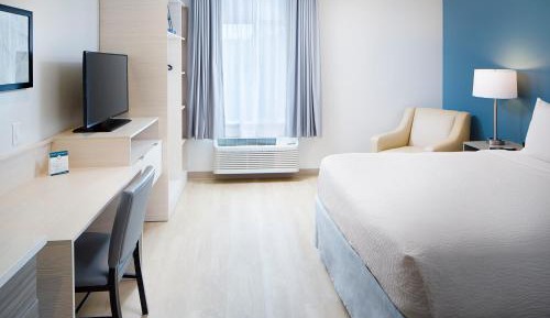 Queen Room  with Roll-In Shower - Disability Access/Non-Smoking