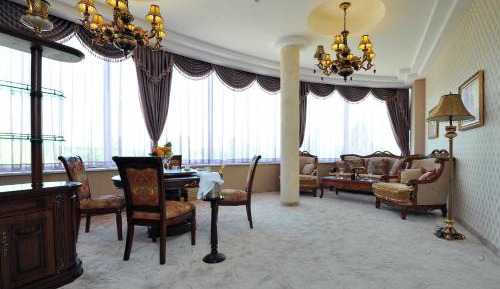 Deluxe One-Bedroom Suite