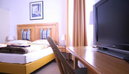 Quadruple Room with Private Bathroom