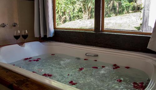 Queen Suite with Spa Bath