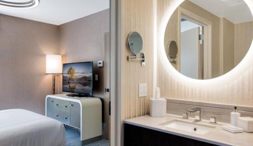 Signature Queen Suite