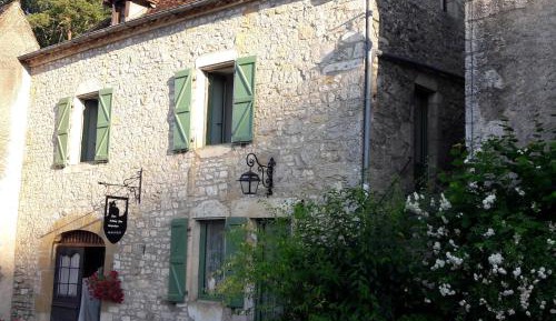 Apartment with Garden View