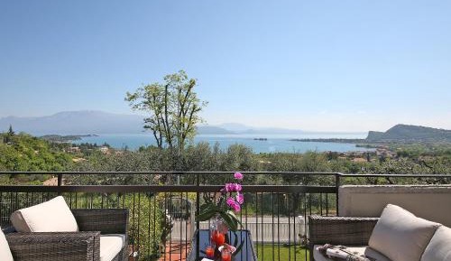 Two-Bedroom Apartment with Lake View