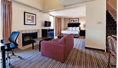 Loft Suite with One King and One Queen Bed - Smoking