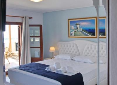 Deluxe Two-Bedroom Apartment with Terrace and Sea View
