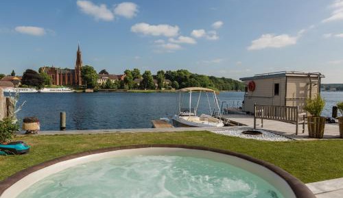 Villa mit privatem Pool und Terrasse - Seehaus