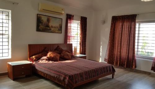 Deluxe Double Room (2 Adults + 1 Child)