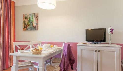 Two-Bedroom Apartment with Terrace or Balcony (6 People)