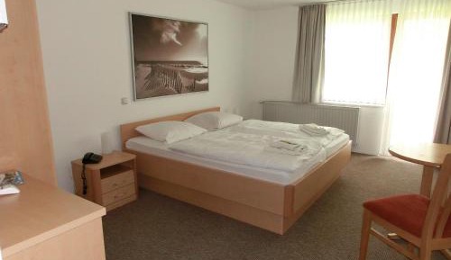 Deluxe Double Room (1 adult + 1 child)