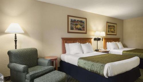 Queen Room with Two Queen Beds - Smoking