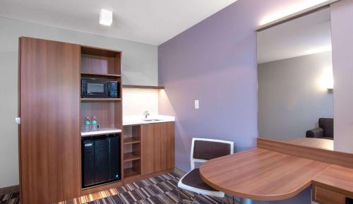 Queen Studio Suite - Non-Smoking