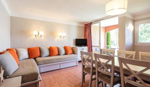 One-Bedroom Apartment with Sleeping Alcove and Terrace or Balcony (6 People) - River View