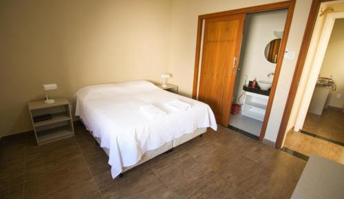 Deluxe Queen Suite