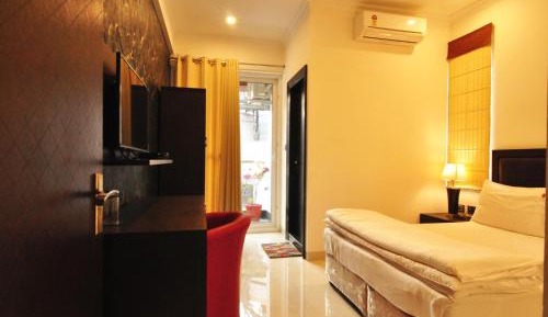 Deluxe Queen Room