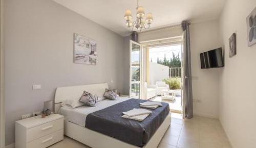 Apartment with Garden View