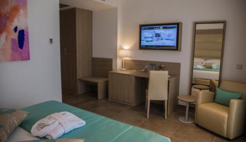 Deluxe Double Room with Balcony and Sea View