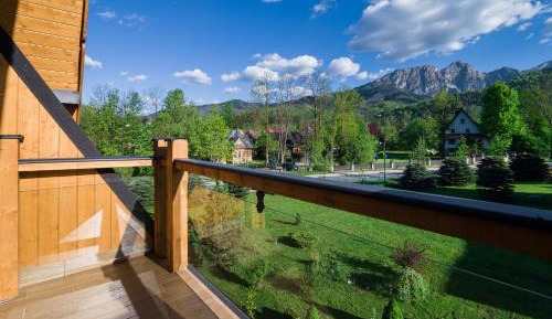 Studio with Mountain View