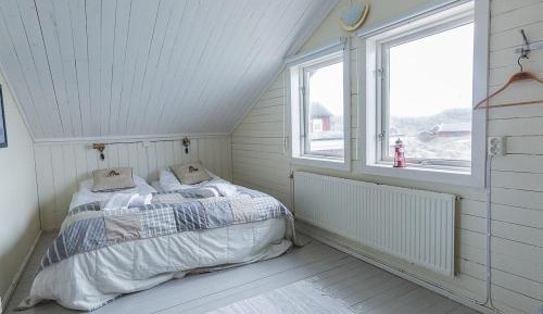 Twin Room with Shared Bathroom