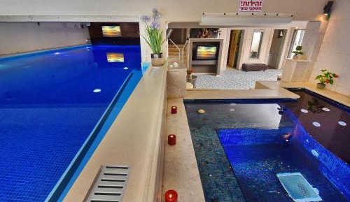 Deluxe Family Room with pool