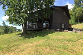 Campbellsville House | Hilltop Hideaway
