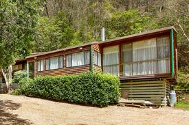 Wisemans Ferry Cabin | Forgotten Valley Sleeping up to 30