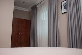 Asylum Down Apartment | Manjaro Suites ''Premium''