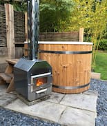 Headley Other | Shepherd's Hide, Hampshire with wood-fired hot tub