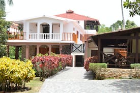 La Joya House | Cabaña Riverfront Studio - Rancho Pino y Sol