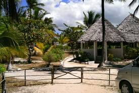 Bwejuu Beach Bed & Breakfast | Kilimani kwetu bungalows