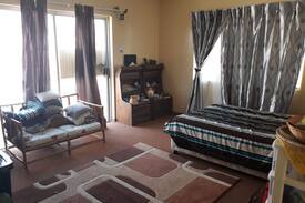 Windhoek House | Om Khoes - family home (shared & single bedrooms)