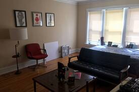 Irving Park Apartment | Sunny Studio in Avondale -Chicago