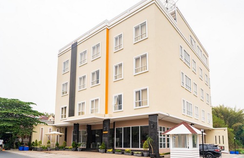 Serpong Hotel | RedDoorz Plus Near Teras Kota 3