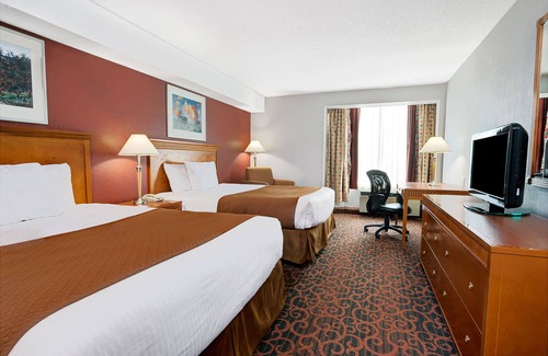 Fallsview Hotel | Ramada by Wyndham Niagara Falls/Fallsview