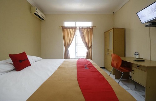 Mampang Prapatan Hotel | RedDoorz @ Jalan Gatot Subroto Jakarta