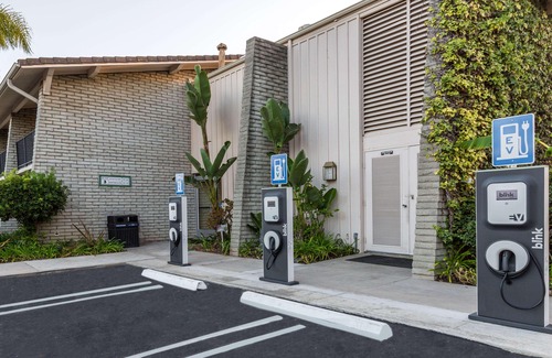 Santa Barbara Hotel | Ramada by Wyndham Santa Barbara