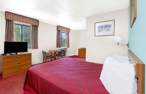 Warrensburg Hotel | Days Inn by Wyndham Warrensburg