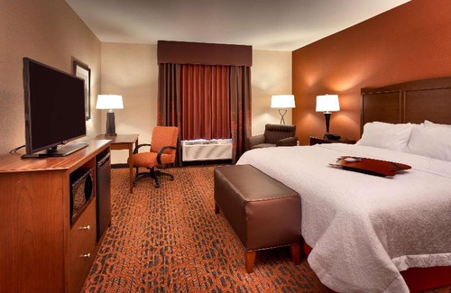 West Omaha Hotel | Hampton Inn Omaha/West Dodge Road, Old Mill