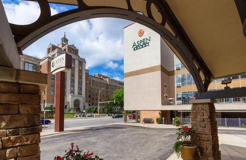 Kutzky Park Hotel | Aspen Suites - Rochester