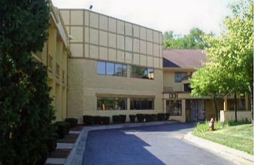 Madison Heights Hotel | Days Inn & Suites by Wyndham Madison Heights MI