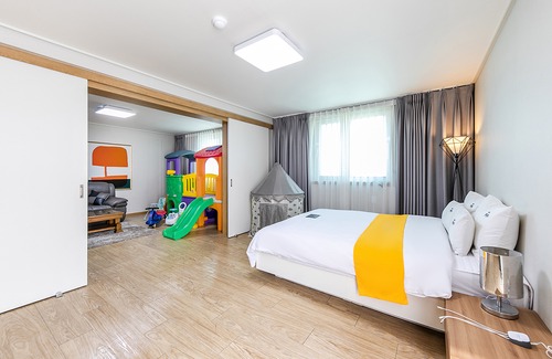 Chungmu Hotel | Yaja Tongyeong Ferry Teomineoljeom