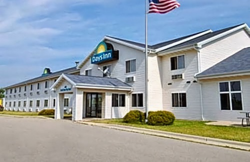 Neenah Hotel | Days Inn by Wyndham Neenah
