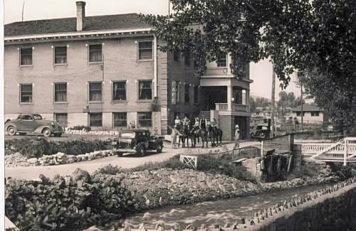 Lava Hot Springs Hotel | Riverside Hot Springs Inn & Spa - Adults Only