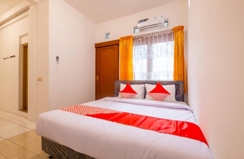 Bandung Hotel | OYO 2728 Sinulingga Residence