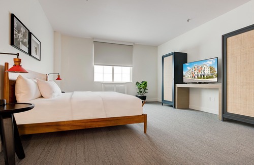 Lexington Hotel | Elwood Hotel & Suites