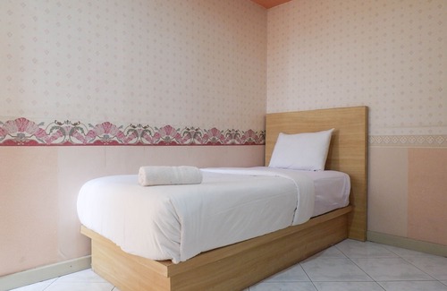 Suko Manunggal Hotel | Enchanting Spacious 2Br+1 Apartment at Taman Beverly