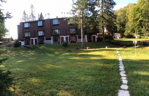 Sainte-Adele Hotel | Hotel le Petit Lac