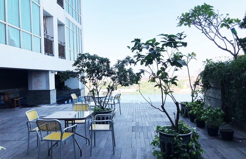 Surabaya Hotel | Relaxing and Stylish Studio at Tamansari Papilio Apartment