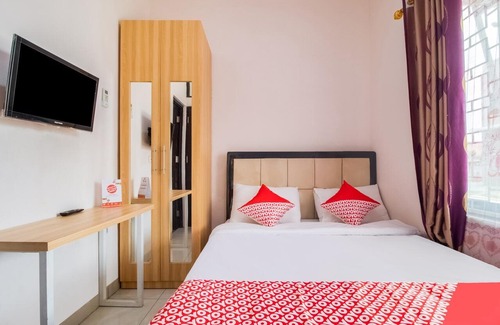 Karawang Hotel | OYO 3256 Rukost I8