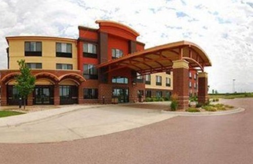 Buffalo Ridge Hotel | Quality Inn & Suites Airport North