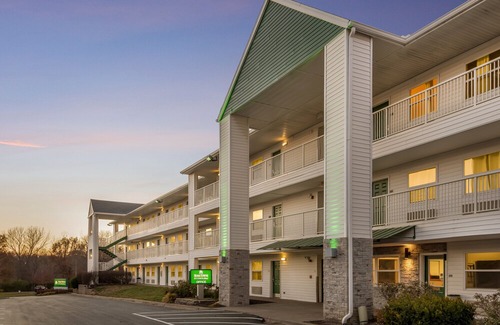 Independence Hotel | HomeTowne Studios by Red Roof Kansas City - Independence, MO